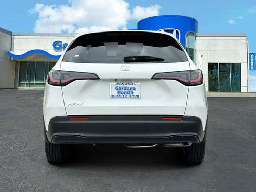 Platinum White Pearl 2027 Honda HR-V LX
