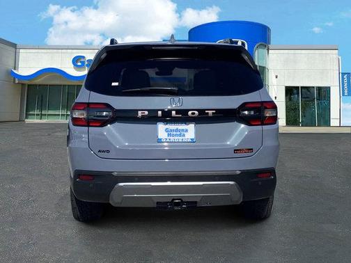 Sonic Gray Pearl 2026 Honda Pilot TrailSport