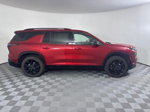 Radiant Red Tintcoat 2025 Chevrolet Traverse RS