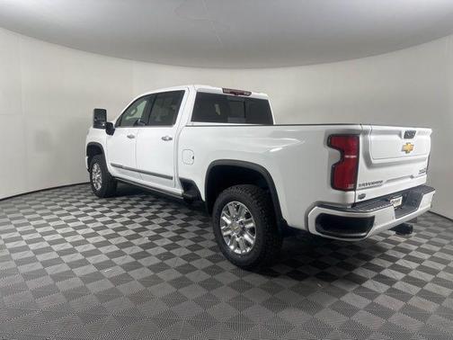 Summit White 2025 Chevrolet Silverado 2500 High Country