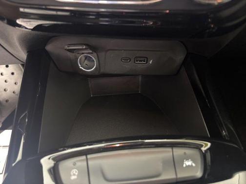 Summit White 2025 Chevrolet Trax LT