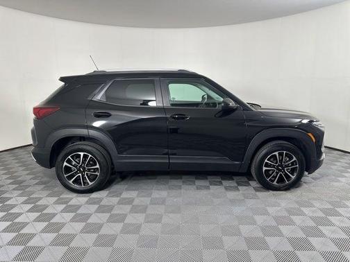 Mosaic Black Metallic 2025 Chevrolet Trailblazer LT