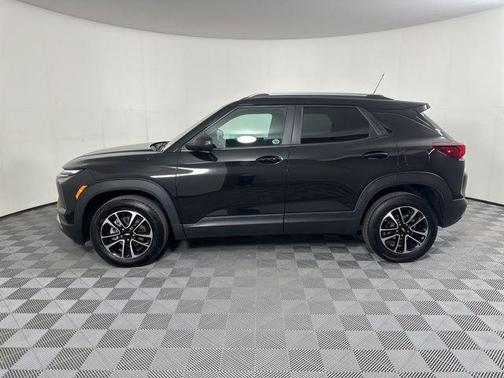 Mosaic Black Metallic 2025 Chevrolet Trailblazer LT