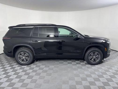 Mosaic Black Metallic 2026 Chevrolet Traverse LT