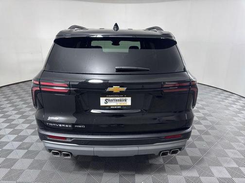 Mosaic Black Metallic 2026 Chevrolet Traverse LT