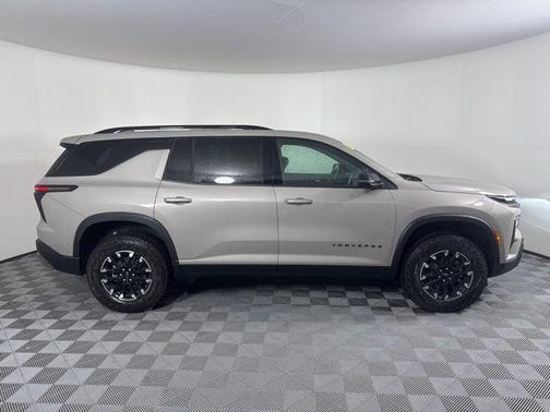 Sandstone Gray 2026 Chevrolet Traverse AWD Z71
