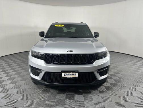 Silver Zynith 2025 Jeep Grand Cherokee Altitude