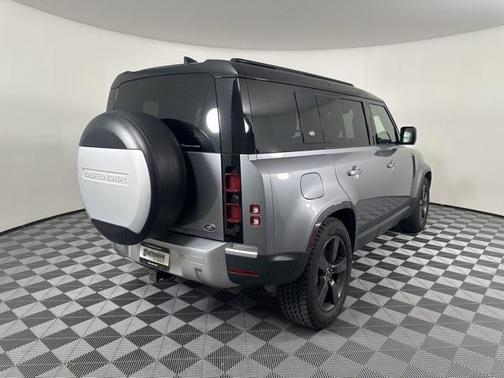 2022 Land Rover Defender 110 SE