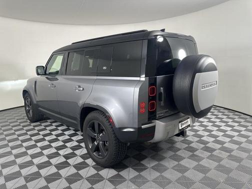 2022 Land Rover Defender 110 SE