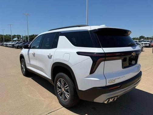Summit White 2026 Chevrolet Traverse LT