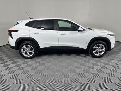 Summit White 2026 Chevrolet Trax LS