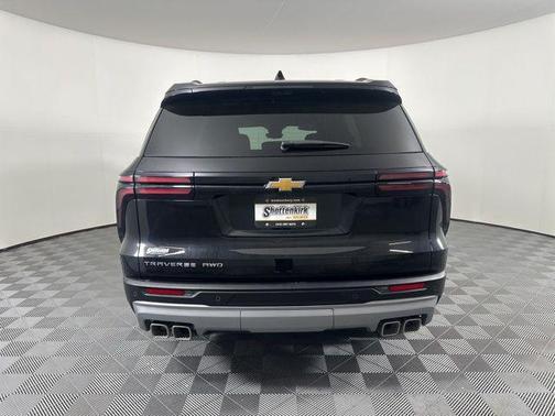Mosaic Black Metallic 2026 Chevrolet Traverse LT