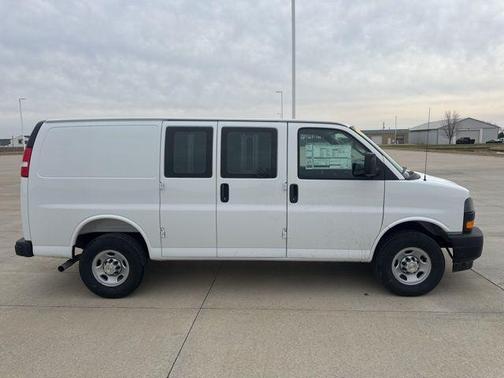 Summit White 2026 Chevrolet Express 2500 2500 Regular Wheelbase, WT, RWD