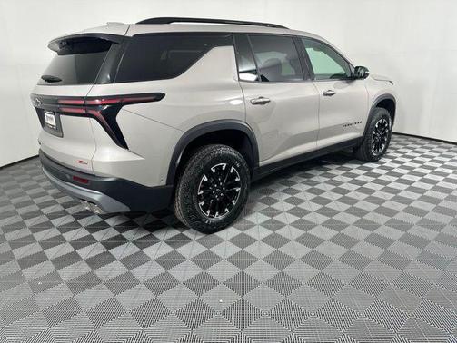 Sandstone Gray 2026 Chevrolet Traverse AWD Z71
