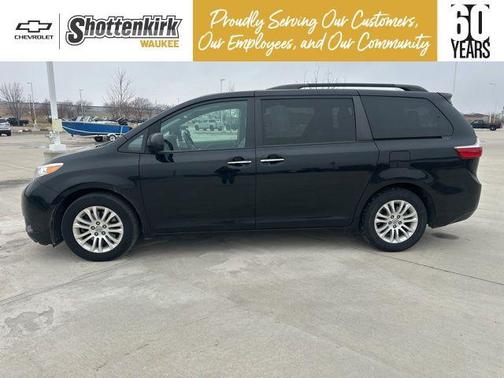 2017 Toyota Sienna XLE