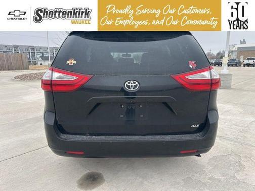 2017 Toyota Sienna XLE