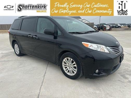 2017 Toyota Sienna XLE