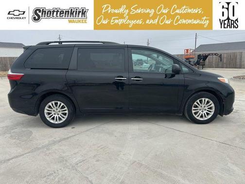 2017 Toyota Sienna XLE