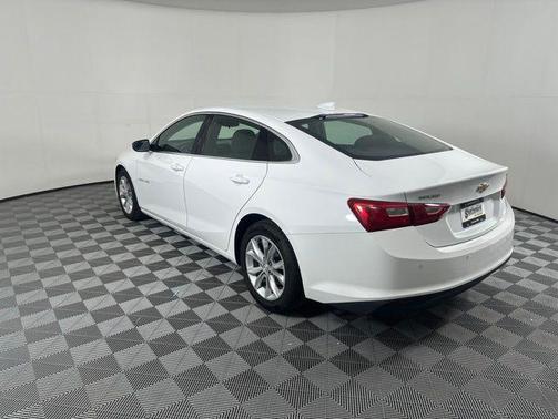 Summit White 2024 Chevrolet Malibu FWD 1LT
