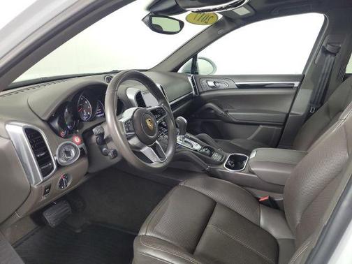 Carrara White Metallic 2017 Porsche Cayenne Platinum Edition