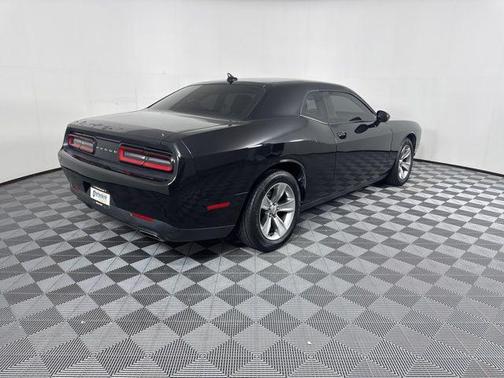 Pitch Black Clearcoat 2016 Dodge Challenger SXT