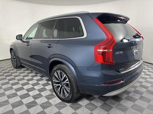 2022 Volvo XC90 T6 Momentum
