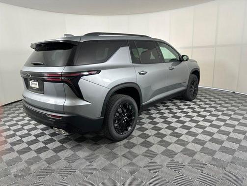 Sterling Gray Metallic 2026 Chevrolet Traverse LT