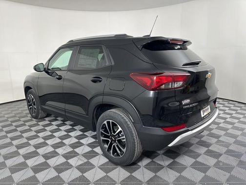 Mosaic Black Metallic 2026 Chevrolet Trailblazer LT