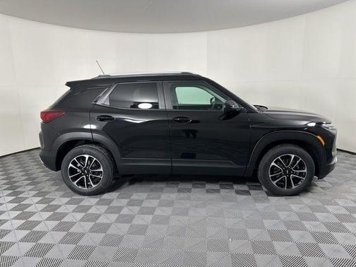 Mosaic Black Metallic 2026 Chevrolet Trailblazer LT