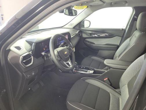 Mosaic Black Metallic 2026 Chevrolet Trailblazer LT