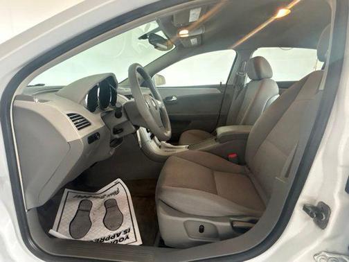 Summit White 2009 Chevrolet Malibu LS