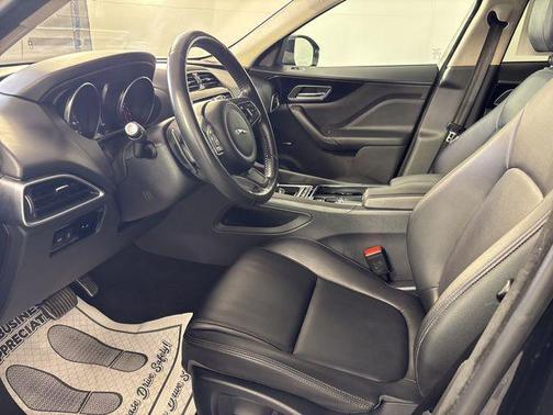 Santorini Black Metallic 2019 Jaguar F-PACE 25t Premium