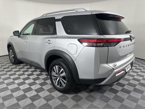 2025 Nissan Pathfinder SL FWD