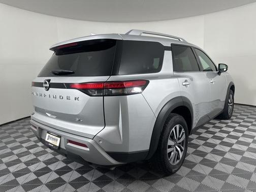 2025 Nissan Pathfinder SL FWD