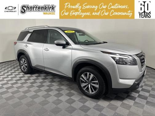 2025 Nissan Pathfinder SL FWD