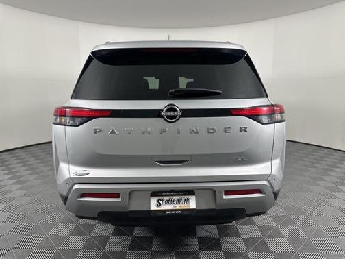 2025 Nissan Pathfinder SL FWD