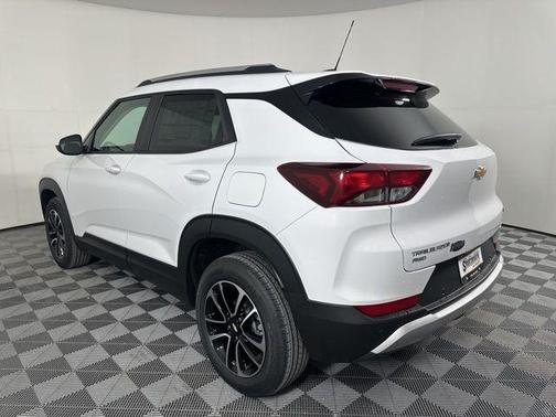 Summit White 2026 Chevrolet Trailblazer LT