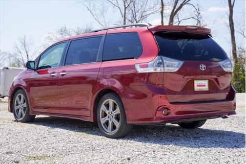 2019 Toyota Sienna SE