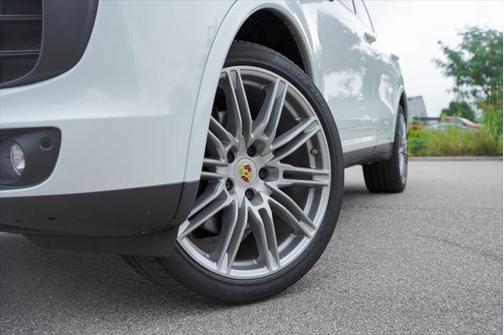 2018 Porsche Cayenne Platinum Edition