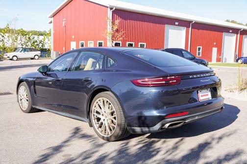 2018 Porsche Panamera 4