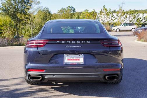 2018 Porsche Panamera 4