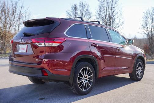 2017 Toyota Highlander SE