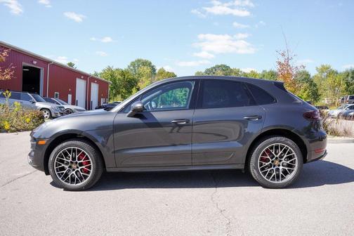 2018 Porsche Macan Turbo w/Performance Package
