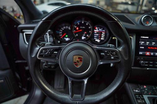 2018 Porsche Macan Turbo w/Performance Package