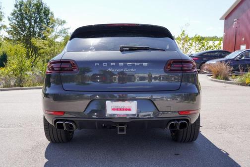 2018 Porsche Macan Turbo w/Performance Package