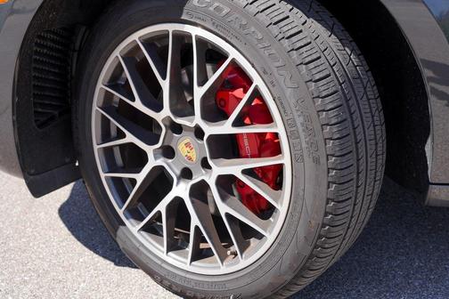 2018 Porsche Macan Turbo w/Performance Package