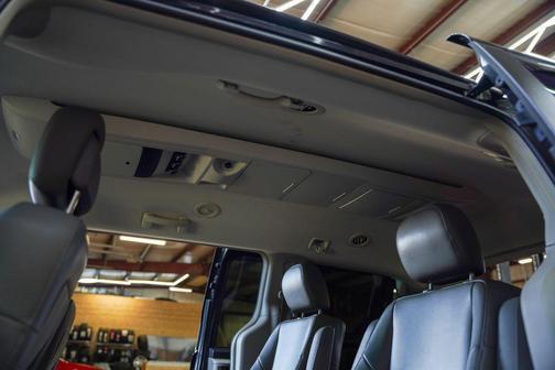 Black Metallic 2013 Volkswagen Routan SE