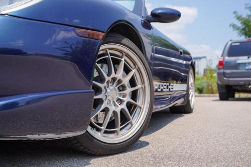2000 Porsche 911 Carrera 4