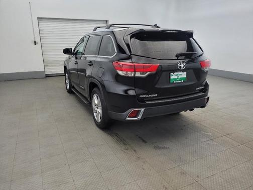 Midnight Black Metallic 2019 Toyota Highlander Limited