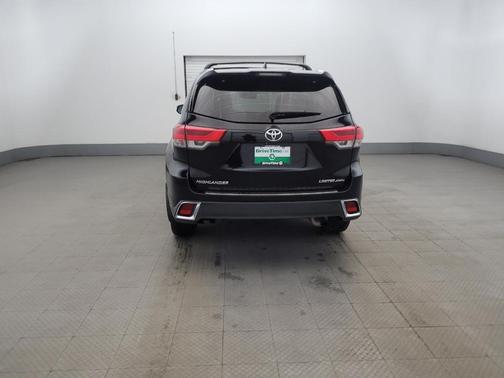 Midnight Black Metallic 2019 Toyota Highlander Limited
